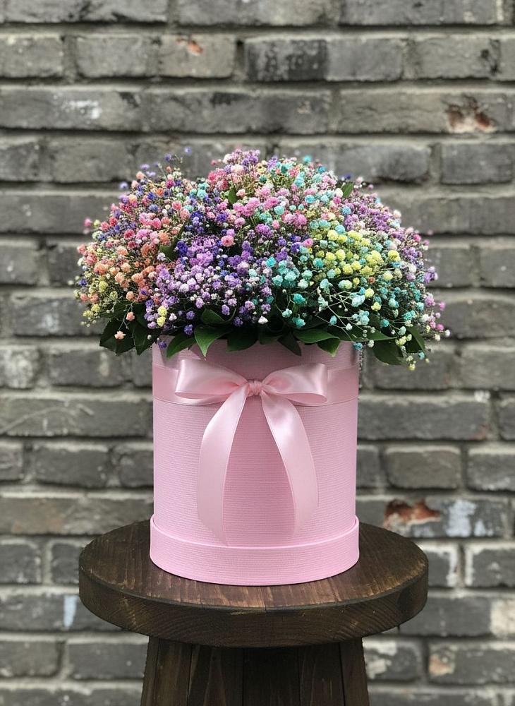 Цветочная композиция из Гипсофила и Розы в шляпной коробке в Белоозерский