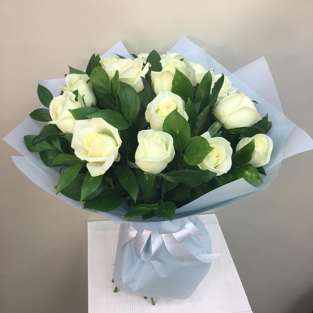 Букет 15 Белых роз Проуд в Белоозерский