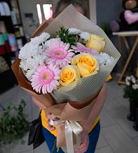 Букет цветов из:  Герберы, Розы и Хризантемы в Белоозерский