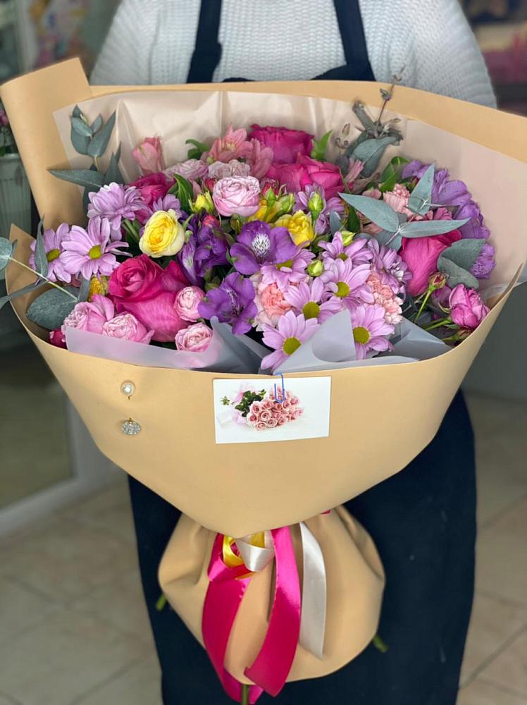 Букет цветов из: Хризантемы, Гвоздики и Альстромерии в Белоозерский