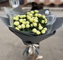 Букет Белые кустовые розы Солинеро в Белоозерский