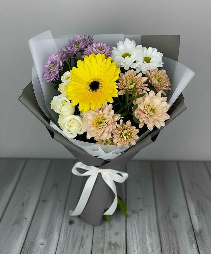 Букет цветов из: Розы, Герберы и Хризантемы в Белоозерский