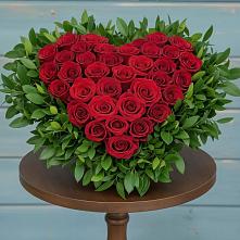 Цветочная композиция из Розы в виде сердца в Белоозерский