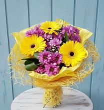 Букет цветов из:  Хризантемы и Герберы в Белоозерский