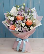 Букет цветов из:  Лизиантусы, Розы, Альстромерии и Гипсофила в Белоозерский