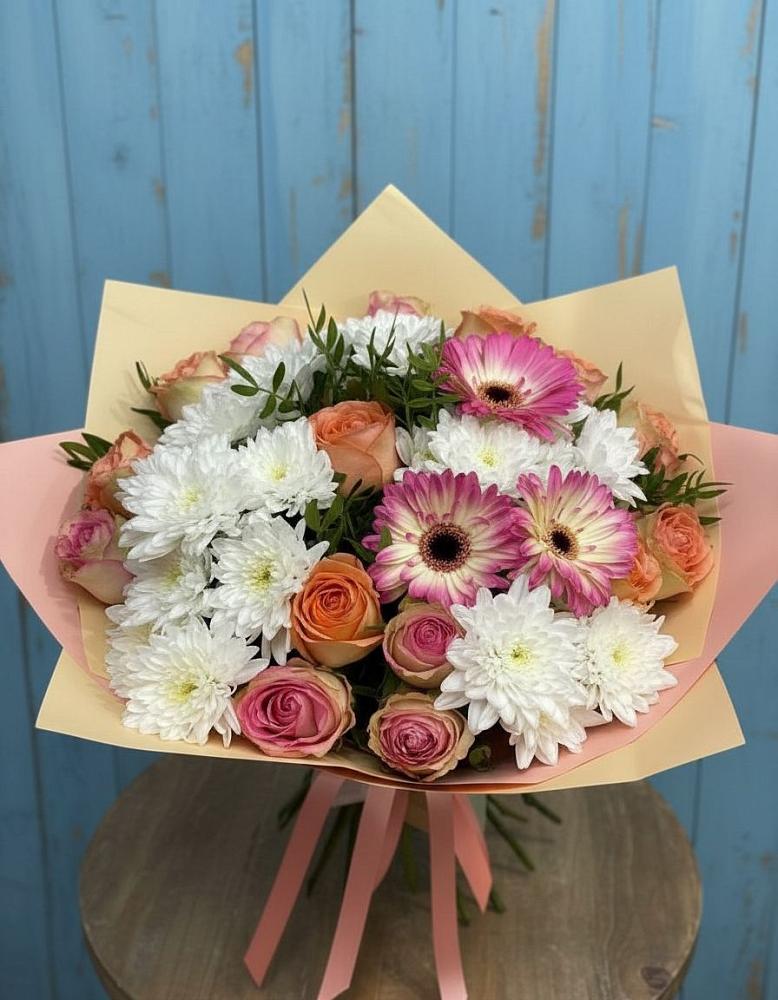 Букет цветов из: Розы, Герберы и Хризантемы в Белоозерский