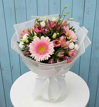 Букет цветов из:  Герберы, Альстромерии и Лизиантусы в Белоозерский