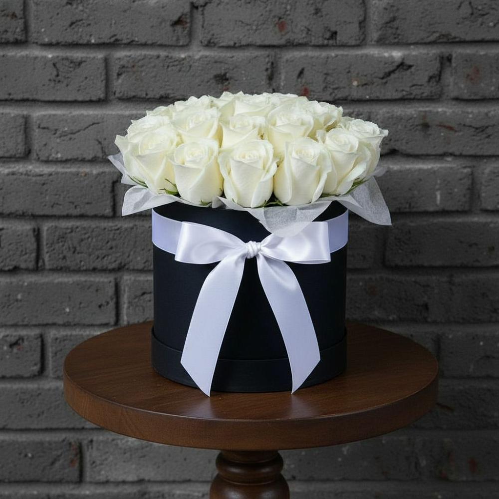 Цветочная композиция из Розы в шляпной коробке в Белоозерский