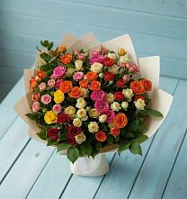 Букет Микс из разноцветных кустовых роз в Белоозерский